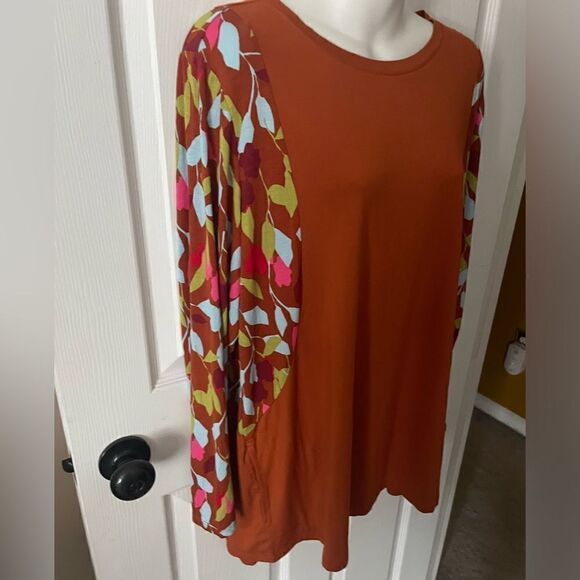 LOGO by Lori Goldstein Rayon Printed Top Plus Sz 1X Light Umber Tee Shirt - Picture 3 of 9